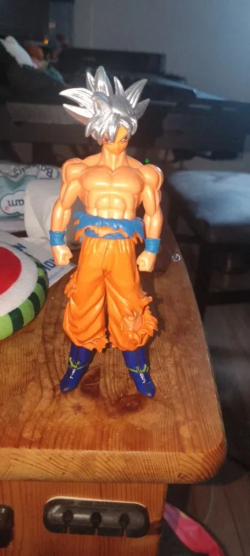 Foto de un comprador: Figura de Dragon Ball Z de 15 a 18 cm: Goku, Vegeta y Ten Shin Han
