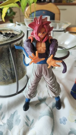 Foto de un comprador: Figura de Dragon Ball Z de 15 a 18 cm: Goku, Vegeta y Ten Shin Han