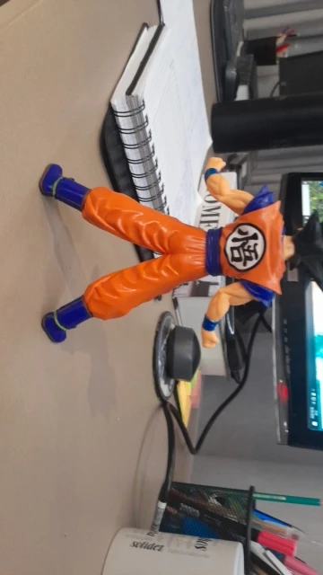 Foto de un comprador: Figura de Dragon Ball Z de 15 a 18 cm: Goku, Vegeta y Ten Shin Han