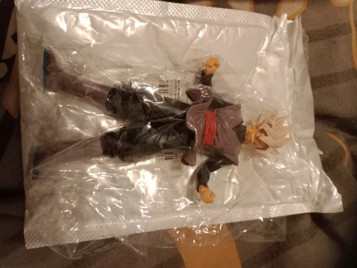 Foto de un comprador: Figura de Dragon Ball Z de 15 a 18 cm: Goku, Vegeta y Ten Shin Han
