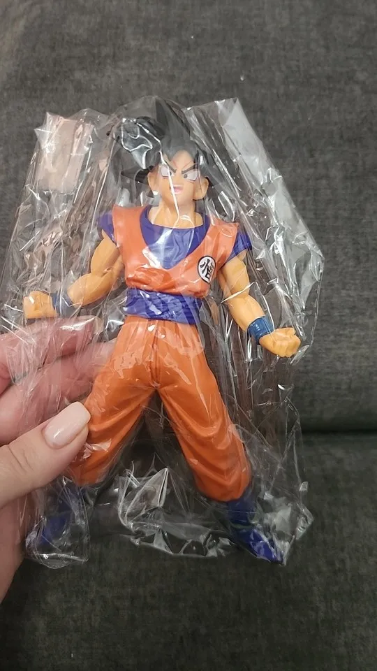 Foto de un comprador: Figura de Dragon Ball Z de 15 a 18 cm: Goku, Vegeta y Ten Shin Han