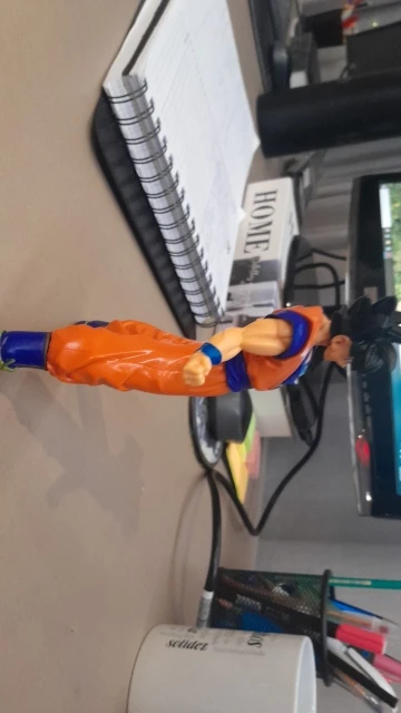 Foto de un comprador: Figura de Dragon Ball Z de 15 a 18 cm: Goku, Vegeta y Ten Shin Han