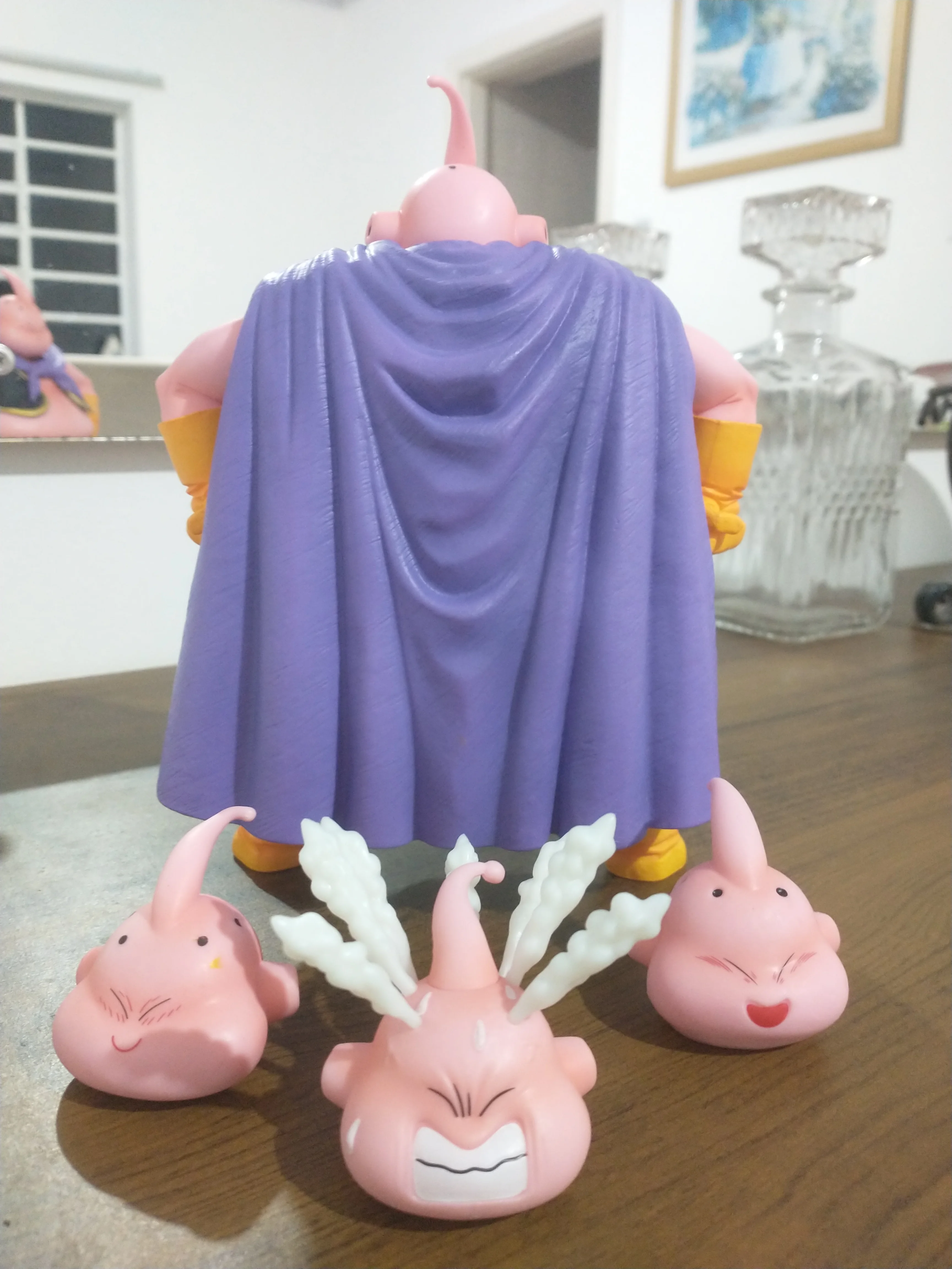 Foto de un comprador: Figura de Majin Buu de 20 cm con 4 cabezas de Dragon Ball Z