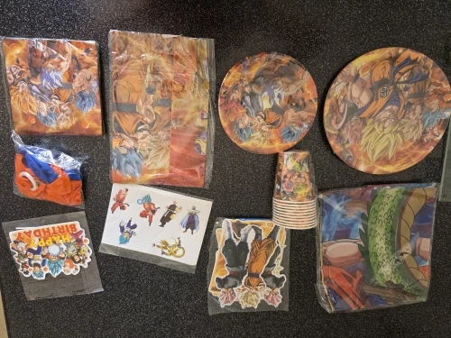 Foto de un comprador: Artículos de fiesta de cumpleaños de Dragon Ball: globos y vajilla