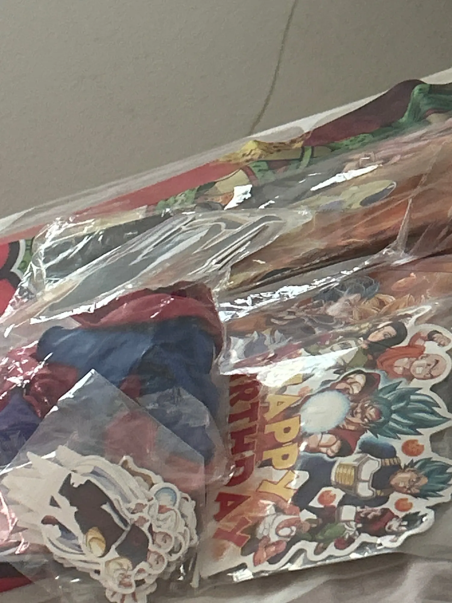 Foto de un comprador: Artículos de fiesta de cumpleaños de Dragon Ball: globos y vajilla