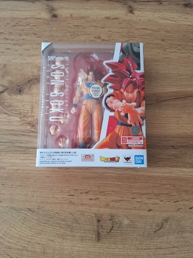 Foto de un comprador: Figura articulada de Super Saiyan God Goku con aura y 3 rostros