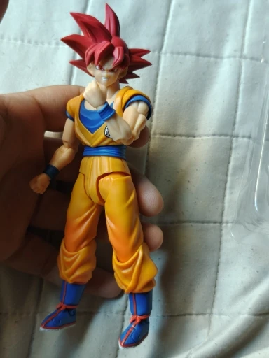 Foto de un comprador: Figura articulada de Super Saiyan God Goku con aura y 3 rostros