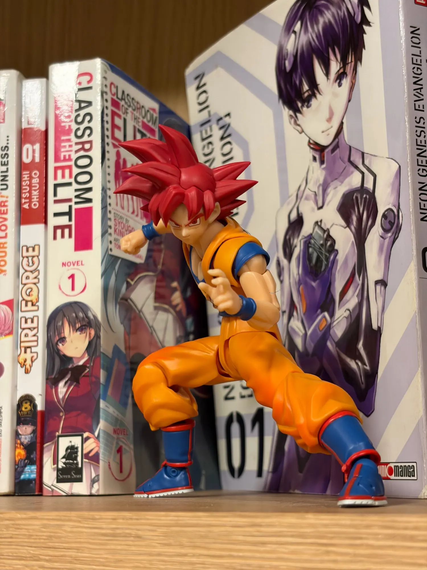 Foto de un comprador: Figura articulada de Super Saiyan God Goku con aura y 3 rostros