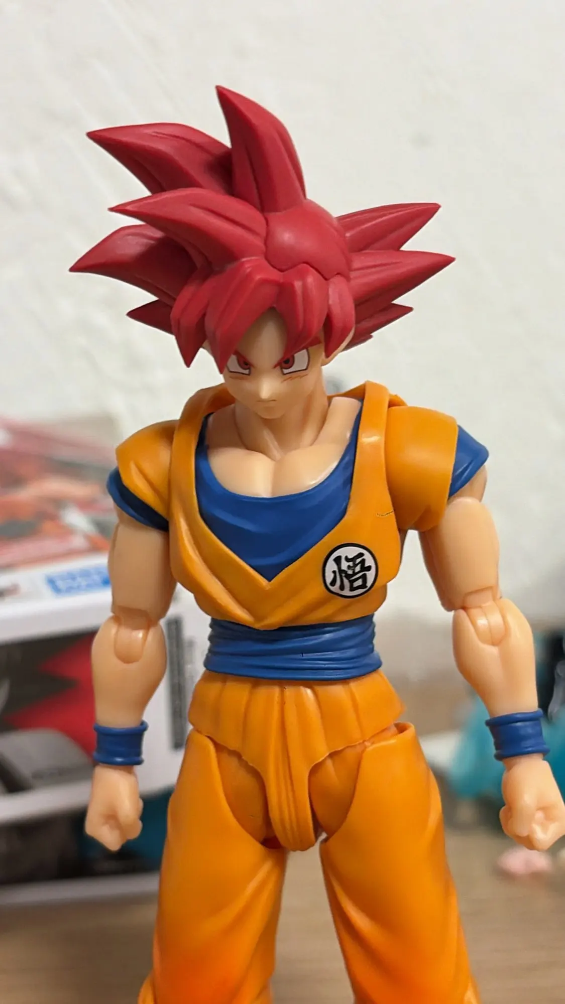 Foto de un comprador: Figura articulada de Super Saiyan God Goku con aura y 3 rostros