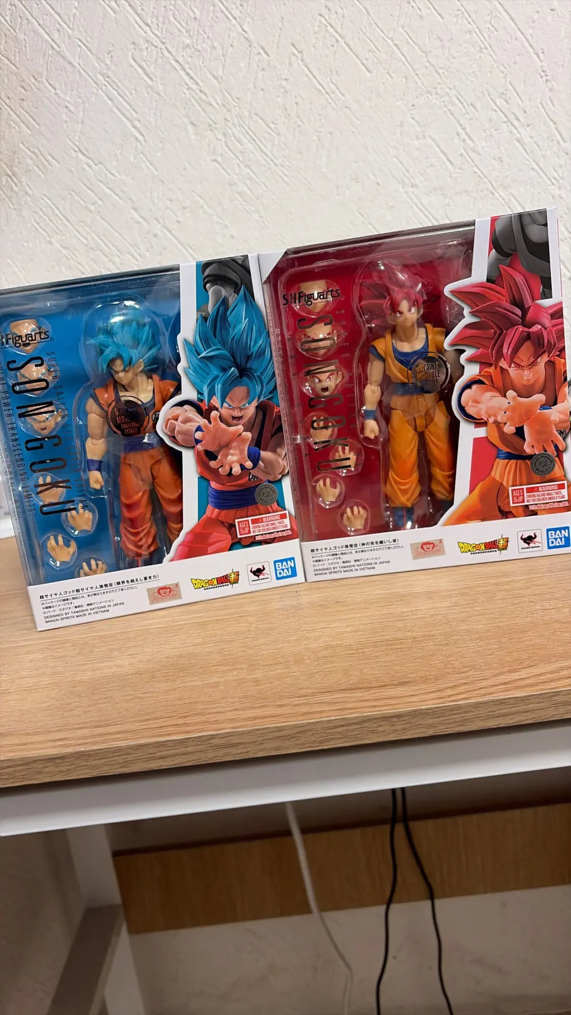 Foto de un comprador: Figura articulada de Super Saiyan God Goku con aura y 3 rostros