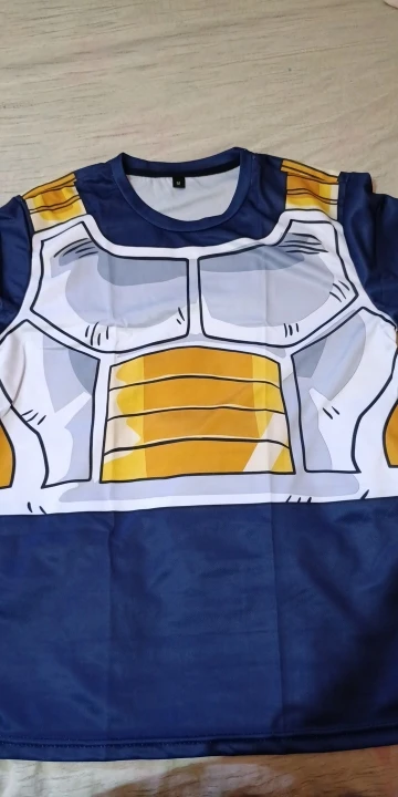 Foto de un comprador: Camiseta con estampado 3D de Vegeta y armadura saiyajin