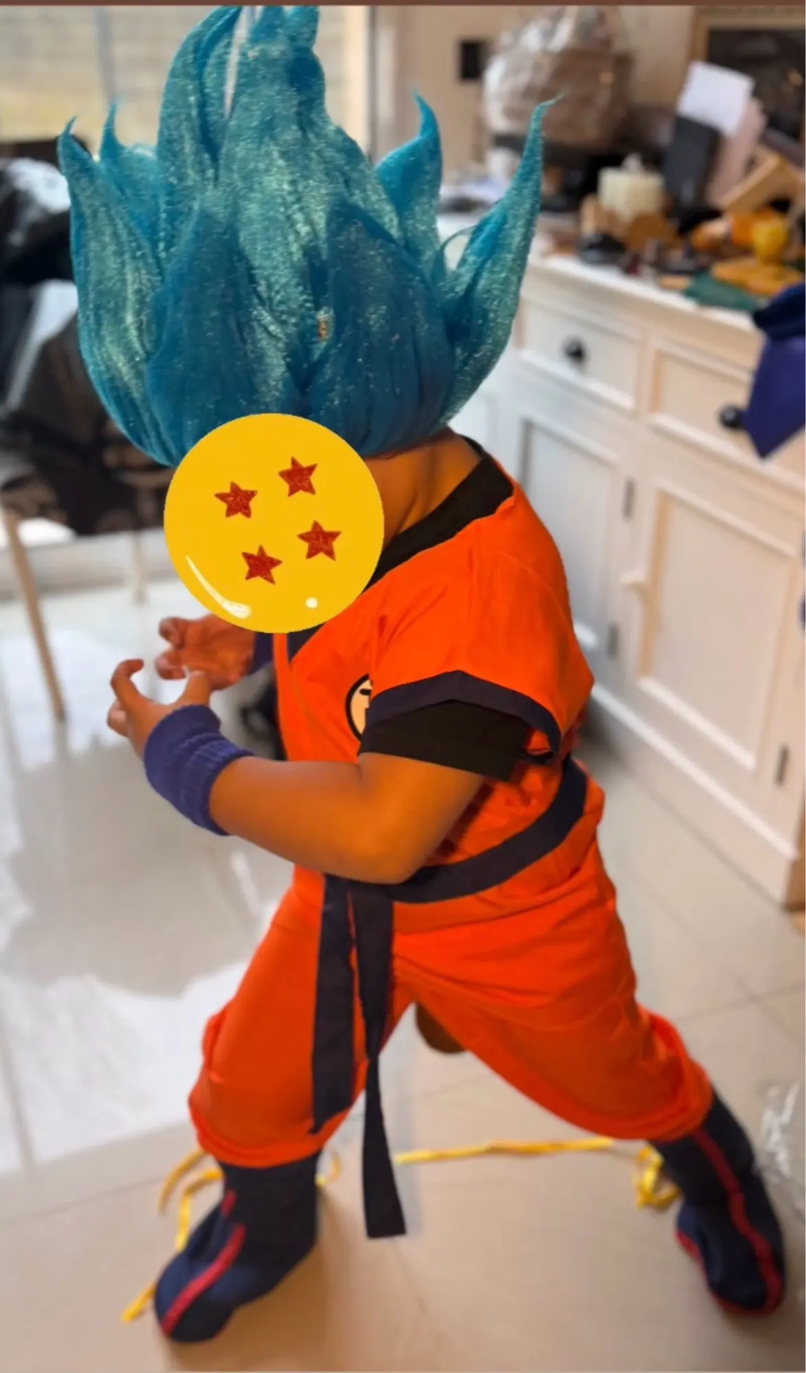 Foto de un comprador: Disfraces de Halloween para niños y niñas, Goku con peluca o en lote de 8