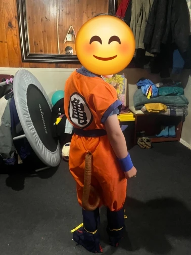 Foto de un comprador: Disfraces de Halloween para niños y niñas, Goku con peluca o en lote de 8