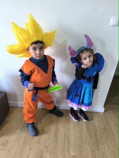 Foto de un comprador: Disfraces de Halloween para niños y niñas, Goku con peluca o en lote de 8