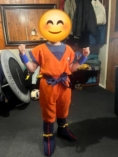 Foto de un comprador: Disfraces de Halloween para niños y niñas, Goku con peluca o en lote de 8