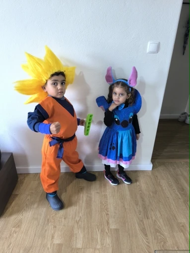 Foto de un comprador: Disfraces de Halloween para niños y niñas, Goku con peluca o en lote de 8