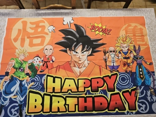 Foto de un comprador: Decoración de cumpleaños de Dragon Ball Z con vajilla y topper