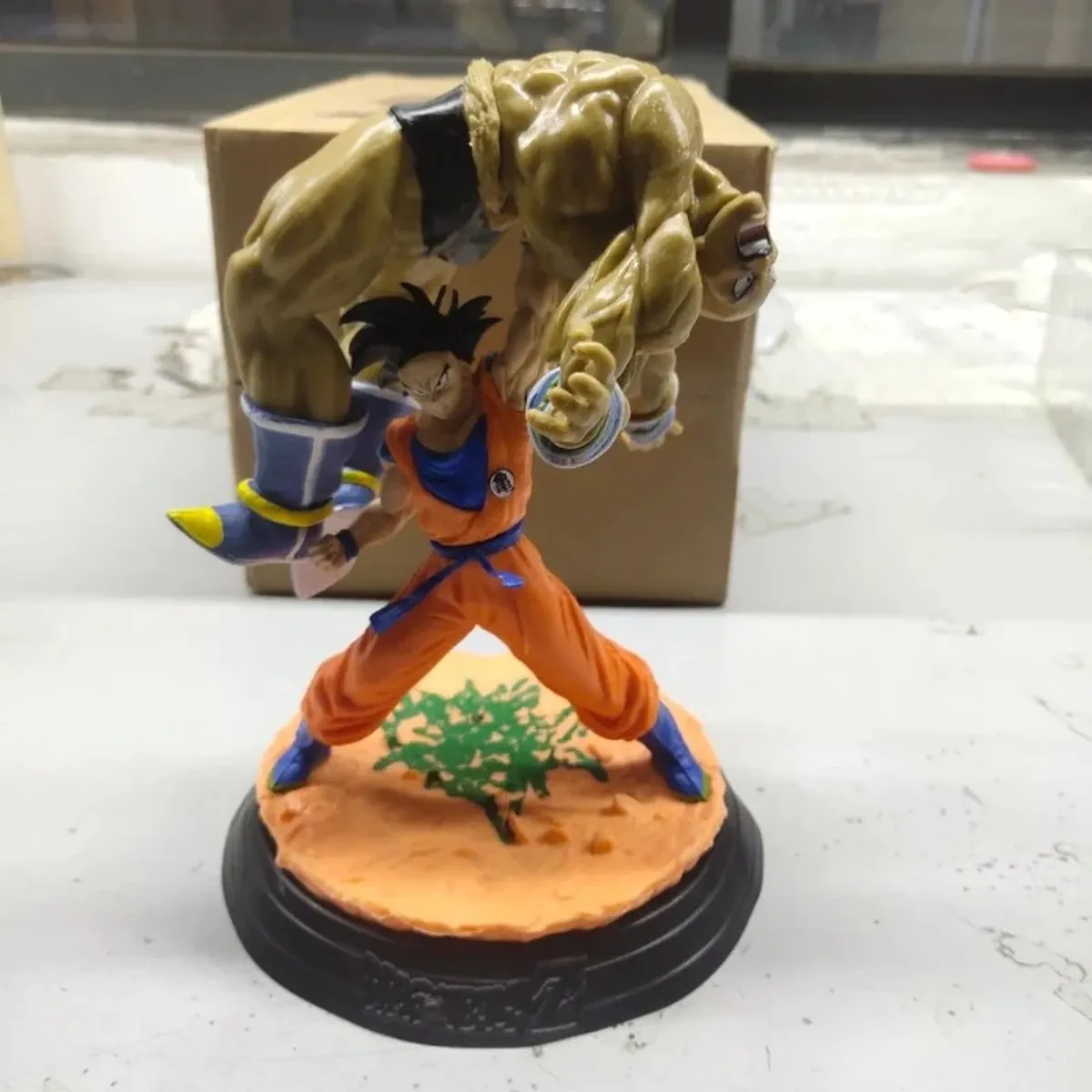 Figura de acción de Son Goku de Dragon Ball para escritorio – vue 4