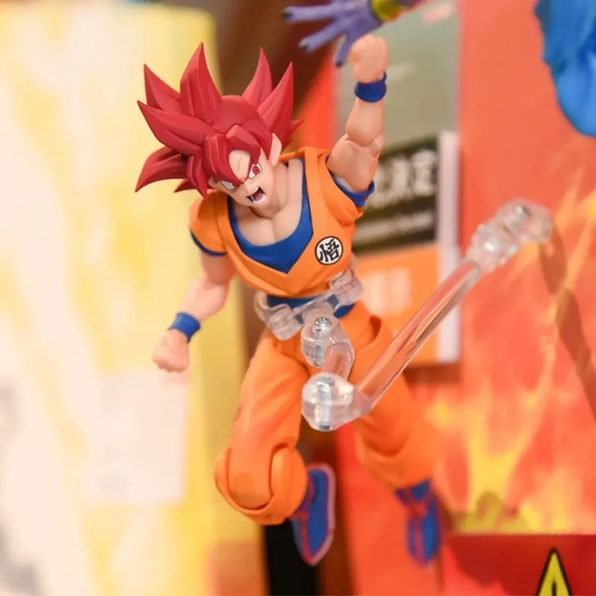 Figura articulada de Super Saiyan God Goku con aura y 3 rostros – vue 5