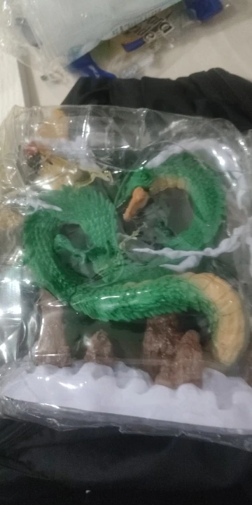 Foto de un comprador: Figura de Dragon Ball: Shenron y Goku en PVC para coleccionar