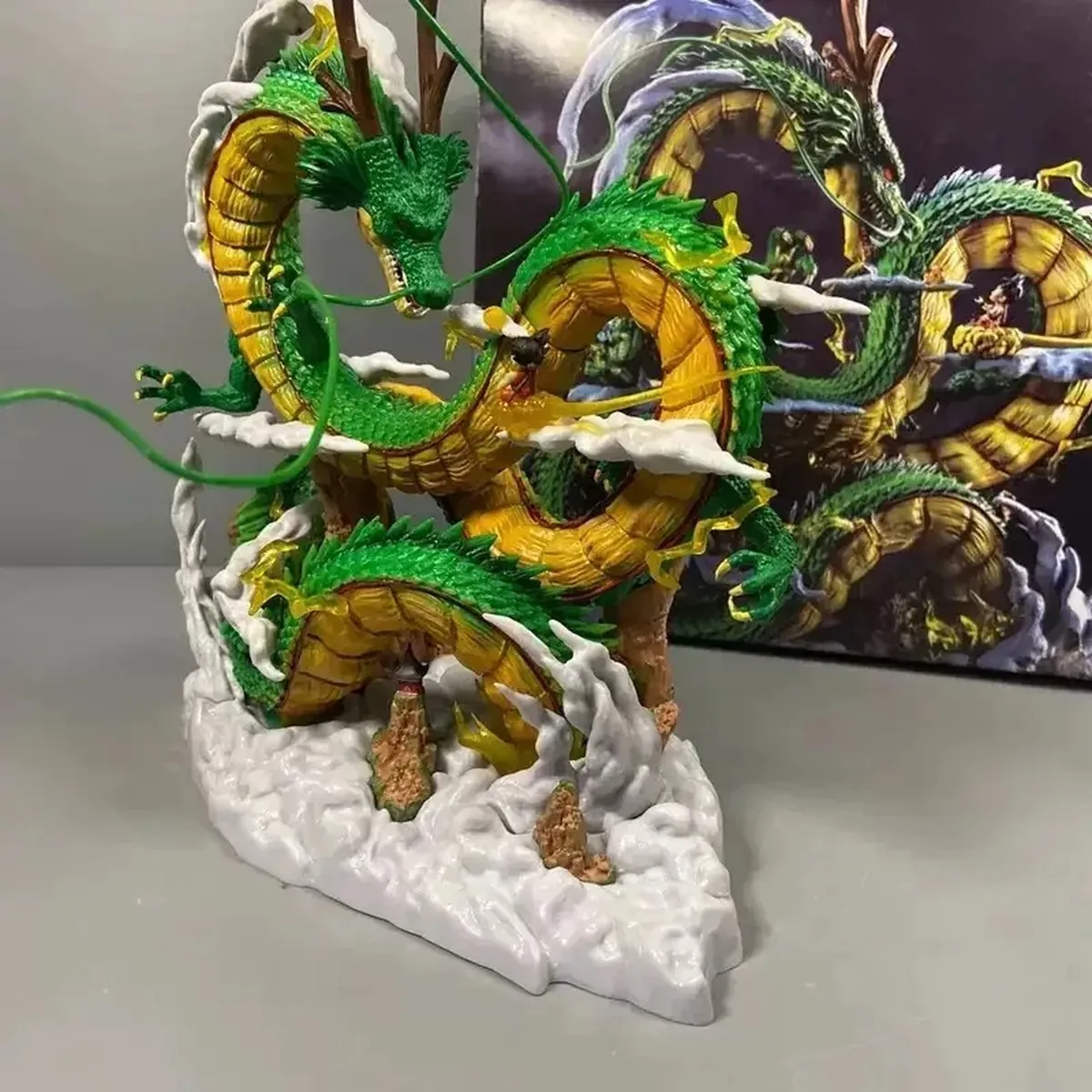Figura de Dragon Ball: Shenron y Goku en PVC para coleccionar – vue 5