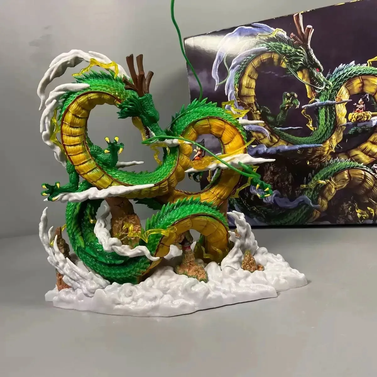 Figura de Dragon Ball: Shenron y Goku en PVC para coleccionar – con caja