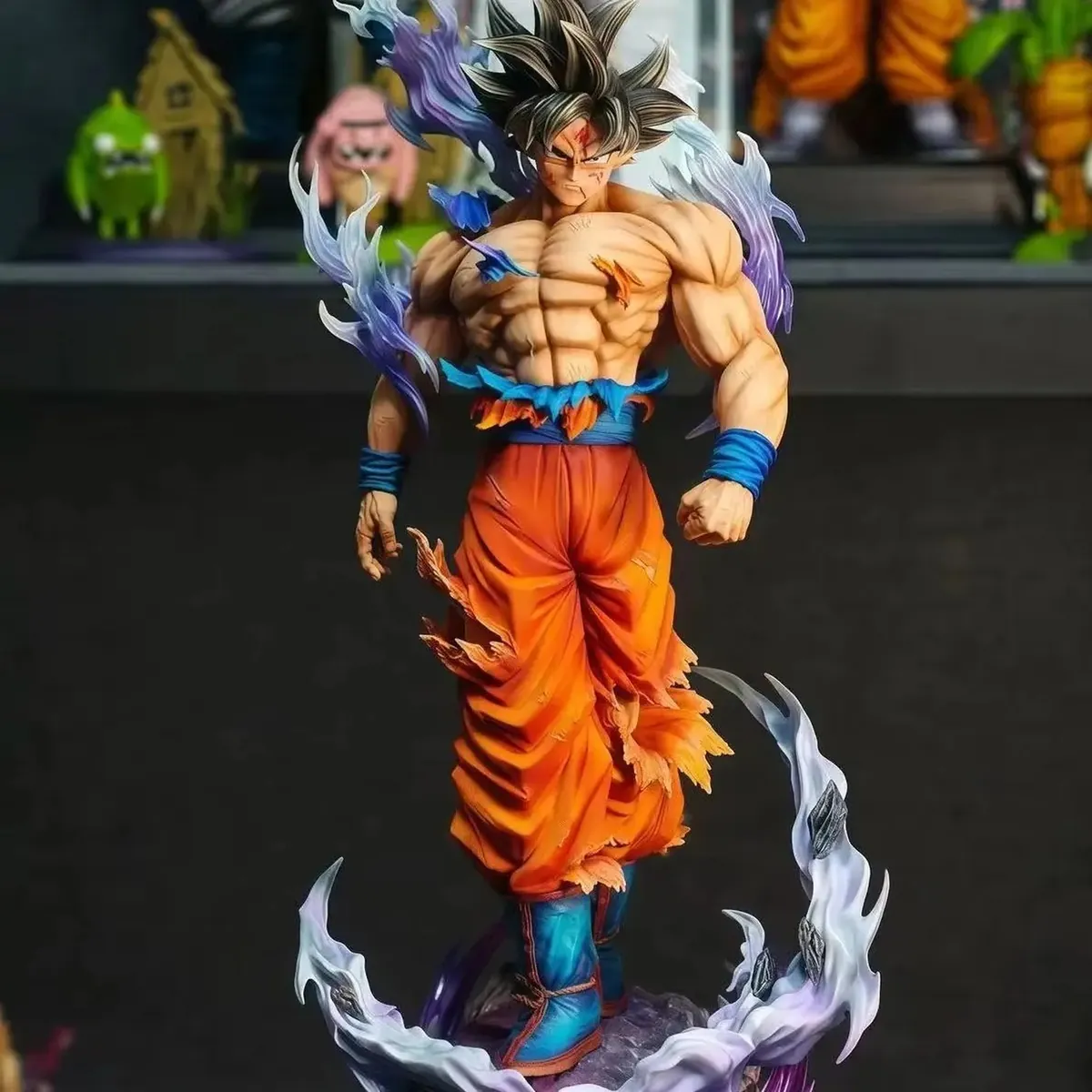 Figura de Son Goku Ultra Instinto de Dragon Ball de 21 cm – vue 4