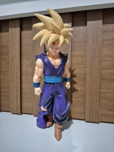 Foto de un comprador: Figura de acción de Gohan de 21 cm en vinilo, 4 modelos