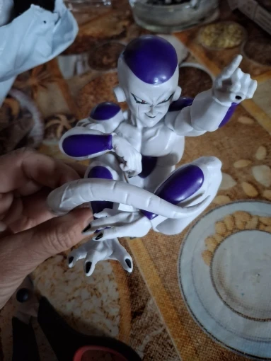Foto de un comprador: Figuras de Anime Dragon Ball Z de Freezer sentado para colección