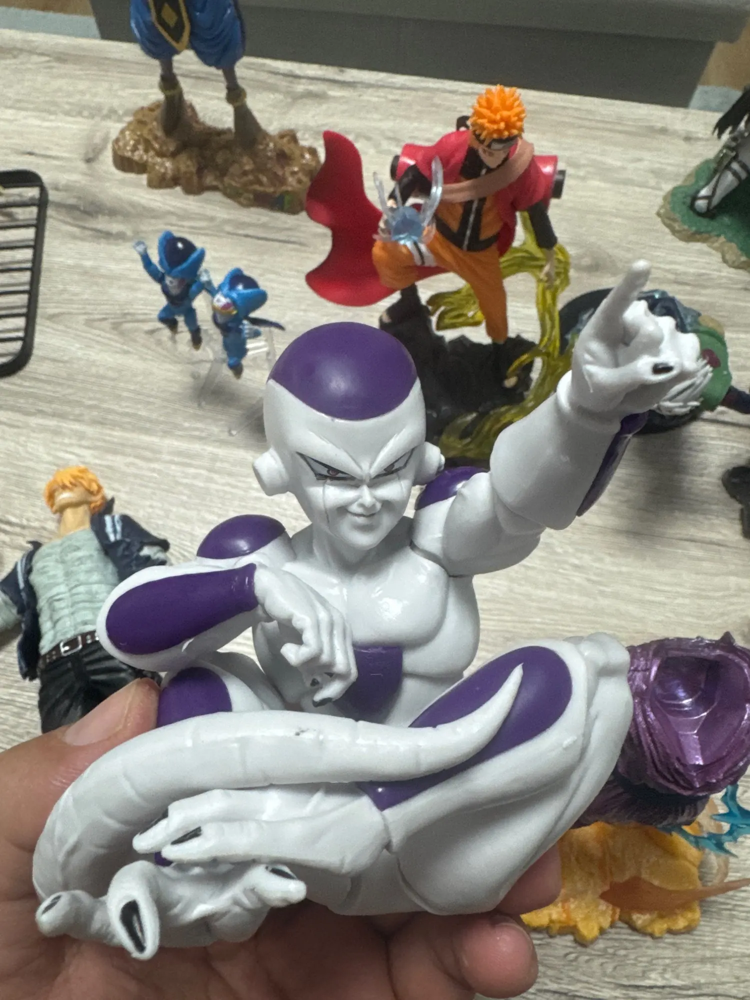 Foto de un comprador: Figuras de Anime Dragon Ball Z de Freezer sentado para colección