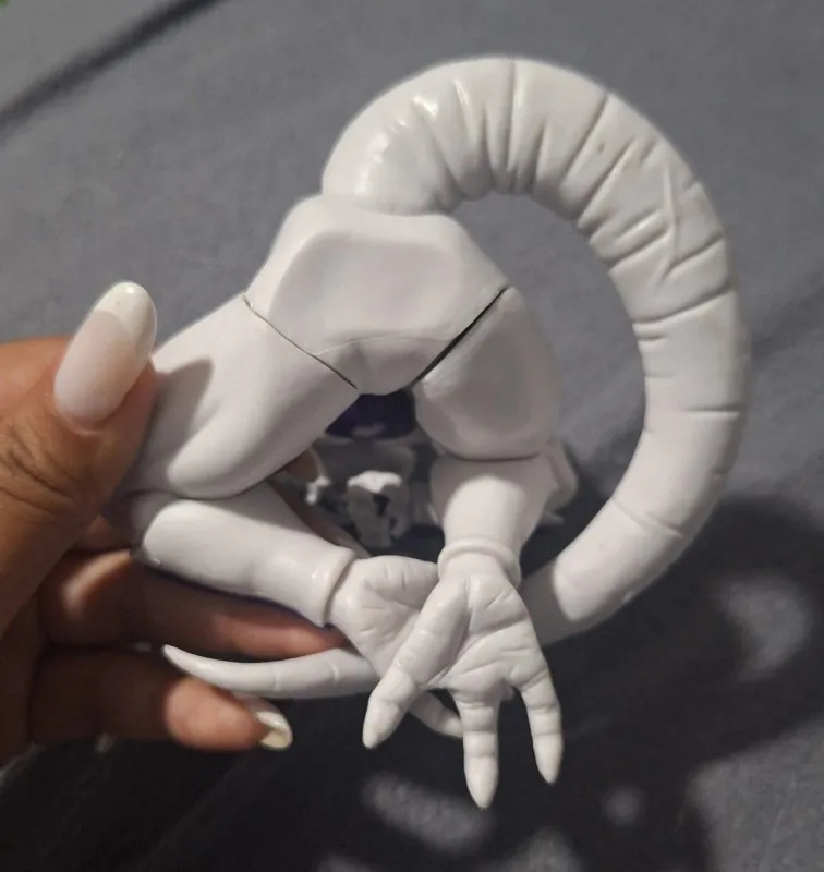 Foto de un comprador: Figuras de Anime Dragon Ball Z de Freezer sentado para colección