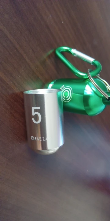 Foto de un comprador: Llavero de Dragon Ball de metal, organizador de pastillas portátil