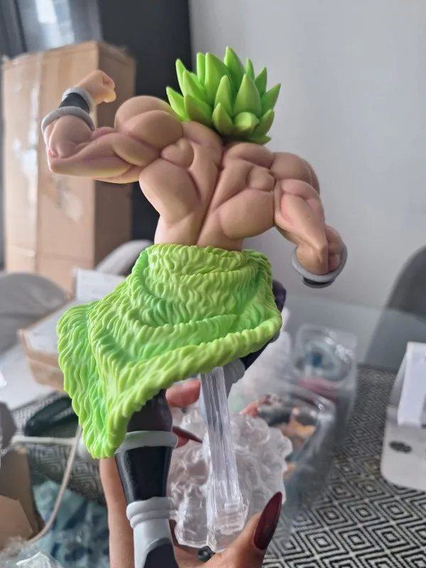 Foto de un comprador: Figura de Dragon Ball de Broly de 19,5 cm, pelo vibrante