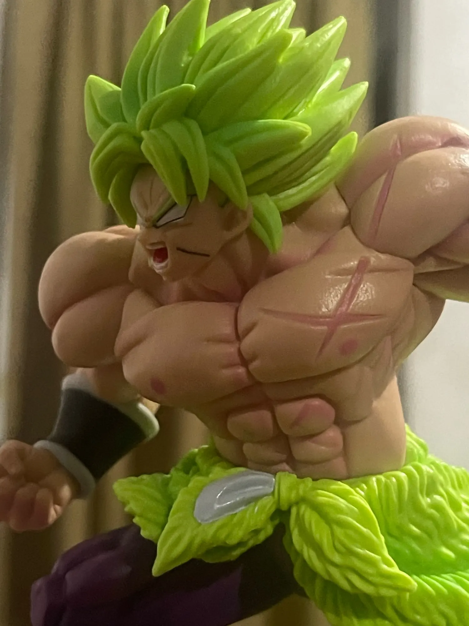 Foto de un comprador: Figura de Dragon Ball de Broly de 19,5 cm, pelo vibrante