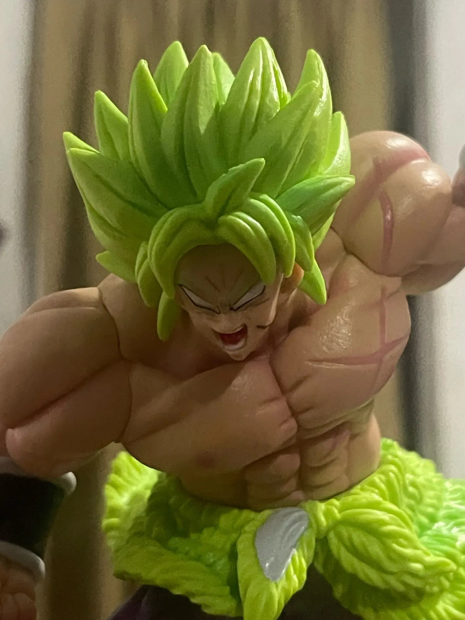 Foto de un comprador: Figura de Dragon Ball de Broly de 19,5 cm, pelo vibrante