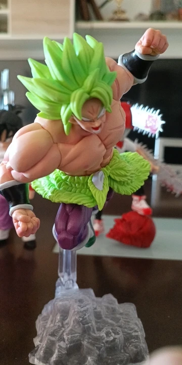 Foto de un comprador: Figura de Dragon Ball de Broly de 19,5 cm, pelo vibrante