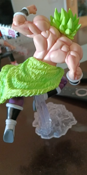 Foto de un comprador: Figura de Dragon Ball de Broly de 19,5 cm, pelo vibrante