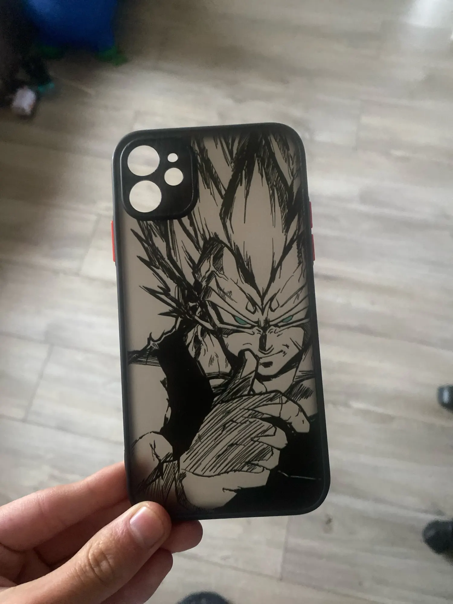 Foto de un comprador: Funda de celular Dragon Ball mate con borde negro para iPhone
