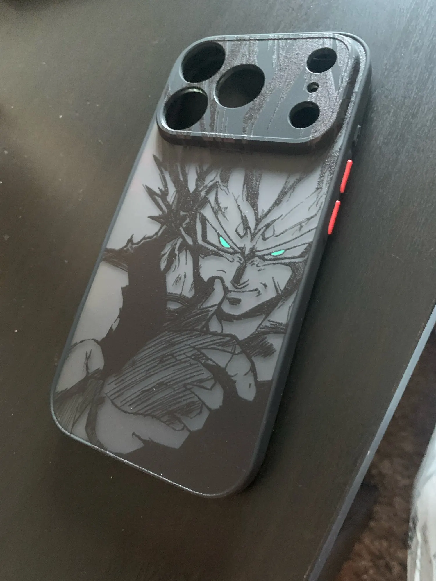 Foto de un comprador: Funda de celular Dragon Ball mate con borde negro para iPhone