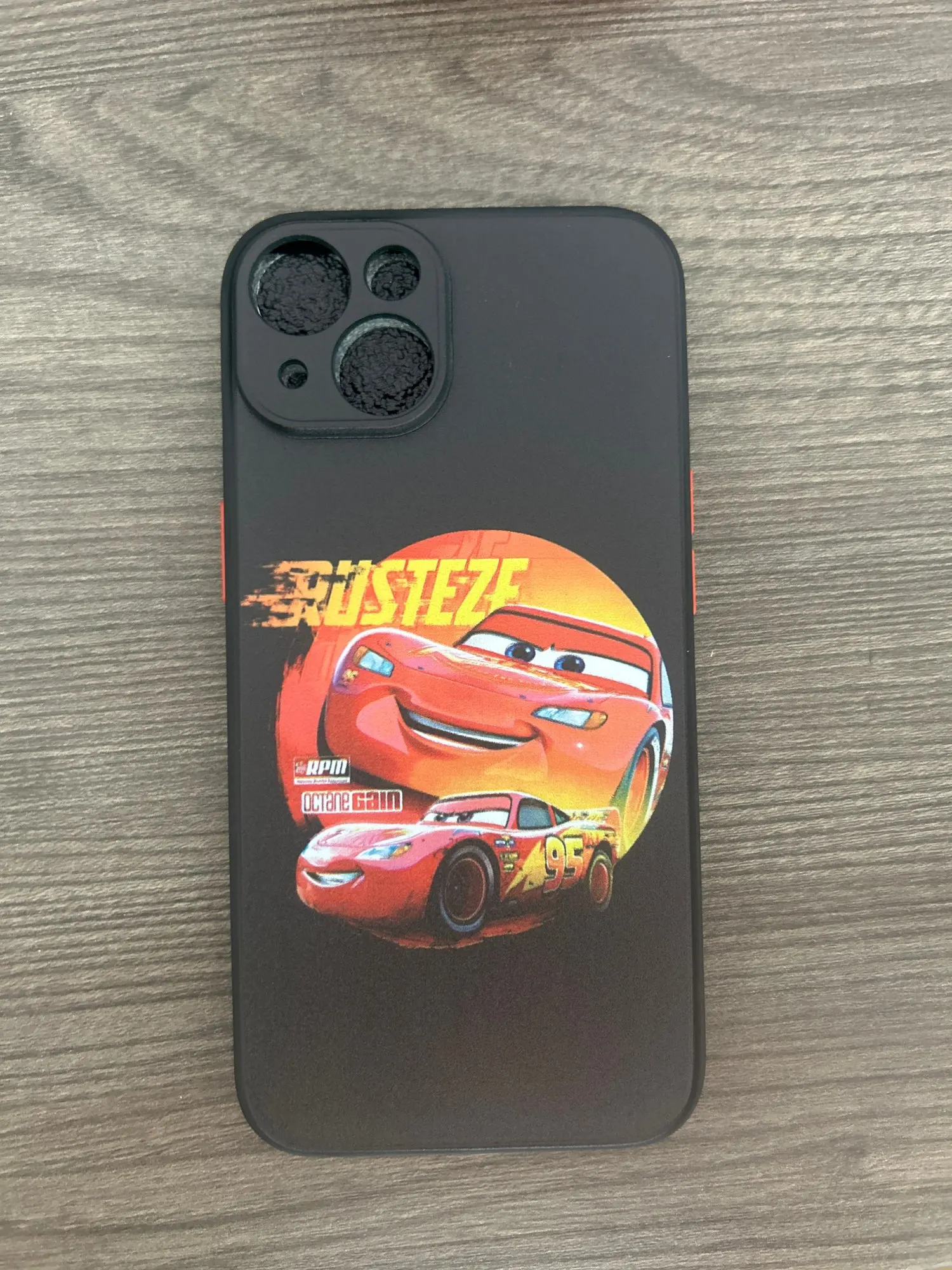 Foto de un comprador: Funda de celular Dragon Ball mate con borde negro para iPhone
