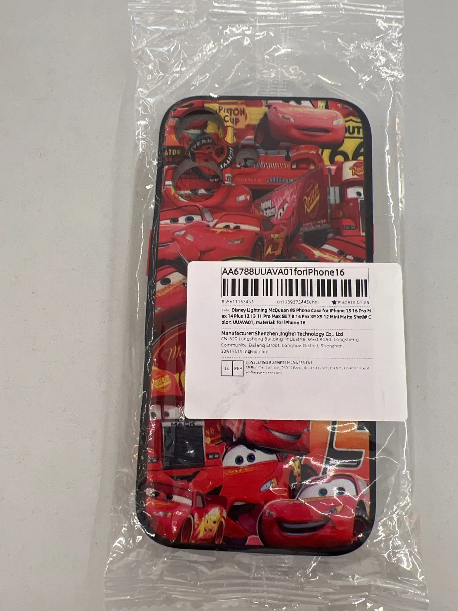 Foto de un comprador: Funda de celular Dragon Ball mate con borde negro para iPhone